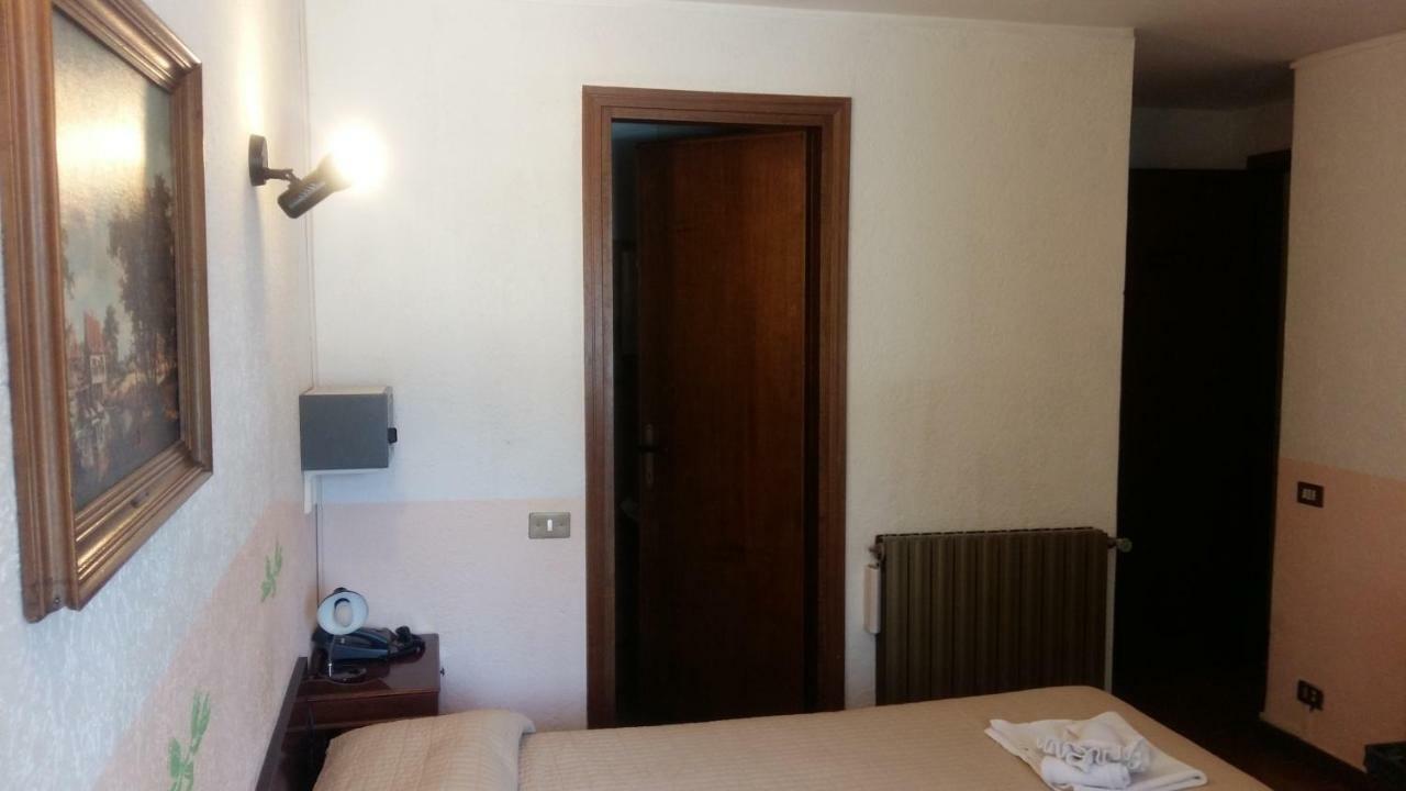 Hotel Rondanino Lanzo dʼIntelvi Eksteriør billede